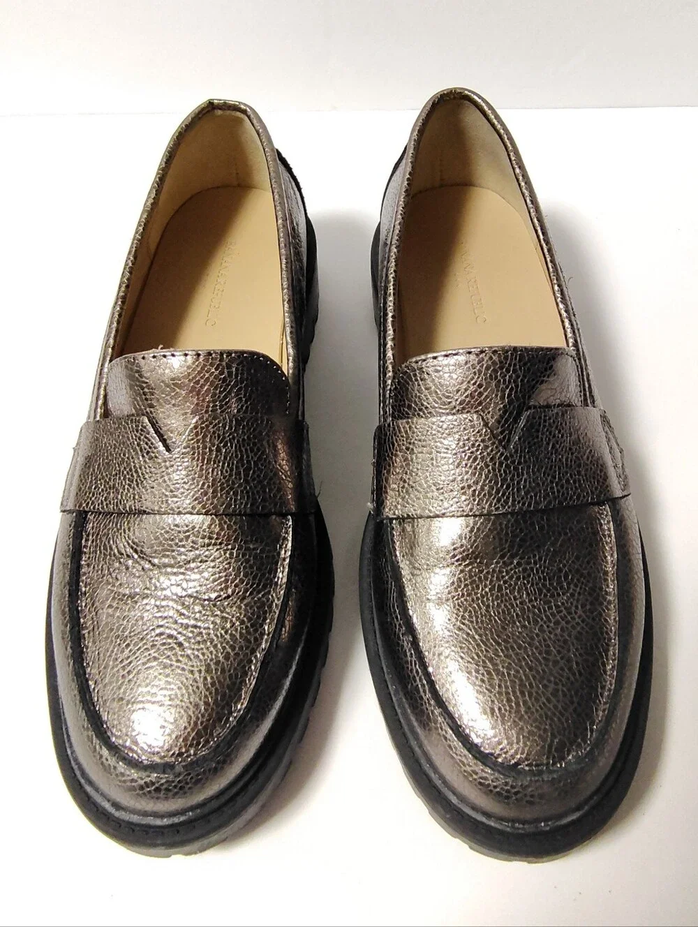 Banana Republic Vee Strap Leather Metallic Pewter Lug Sole Moc-Toe Lugg Loafer 7